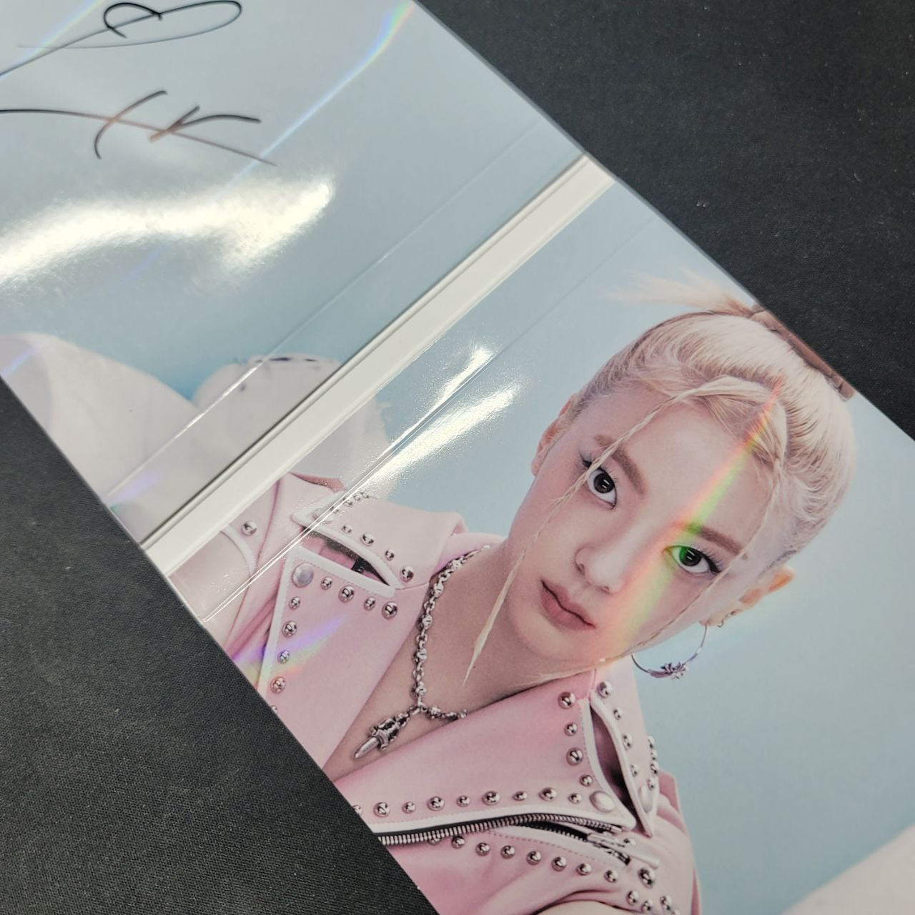 YUNA RYUJIN LIA CHAERYUNG (of Itzy) "KILL MY DOUBT" "PARIS"- Hand Autographed(Signed) Album